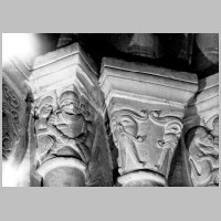 Chapiteaux du carré du transept, côté nord, photo Molinard, culture.gouv.jpg